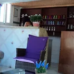 Zefyros فندق
