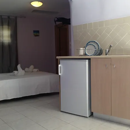 Zefyros Hotel *