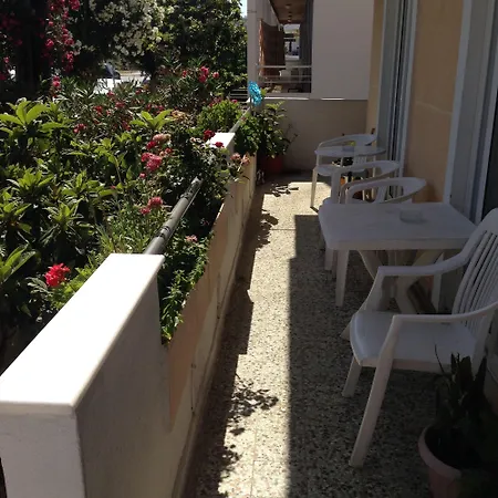 Zefyros Hotel *